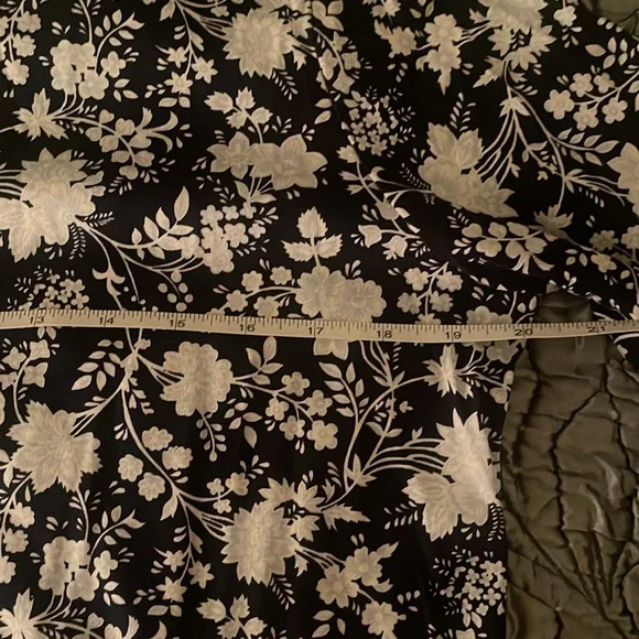 Lands End Supima Cotton Relaxed LS Floral Pattern Crew Neck Tee Small NWT - Picture 2 of 10